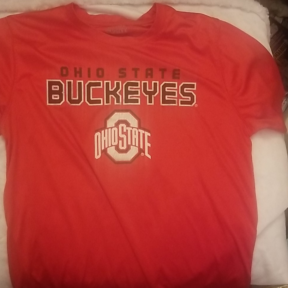 Athletic shirt